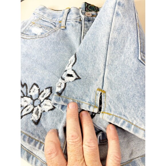 VTG Zip code Sz 7/8 (Actual 23x2) Floral Light Wash Denim Shorts 100% Cotton EUC - Picture 6 of 11